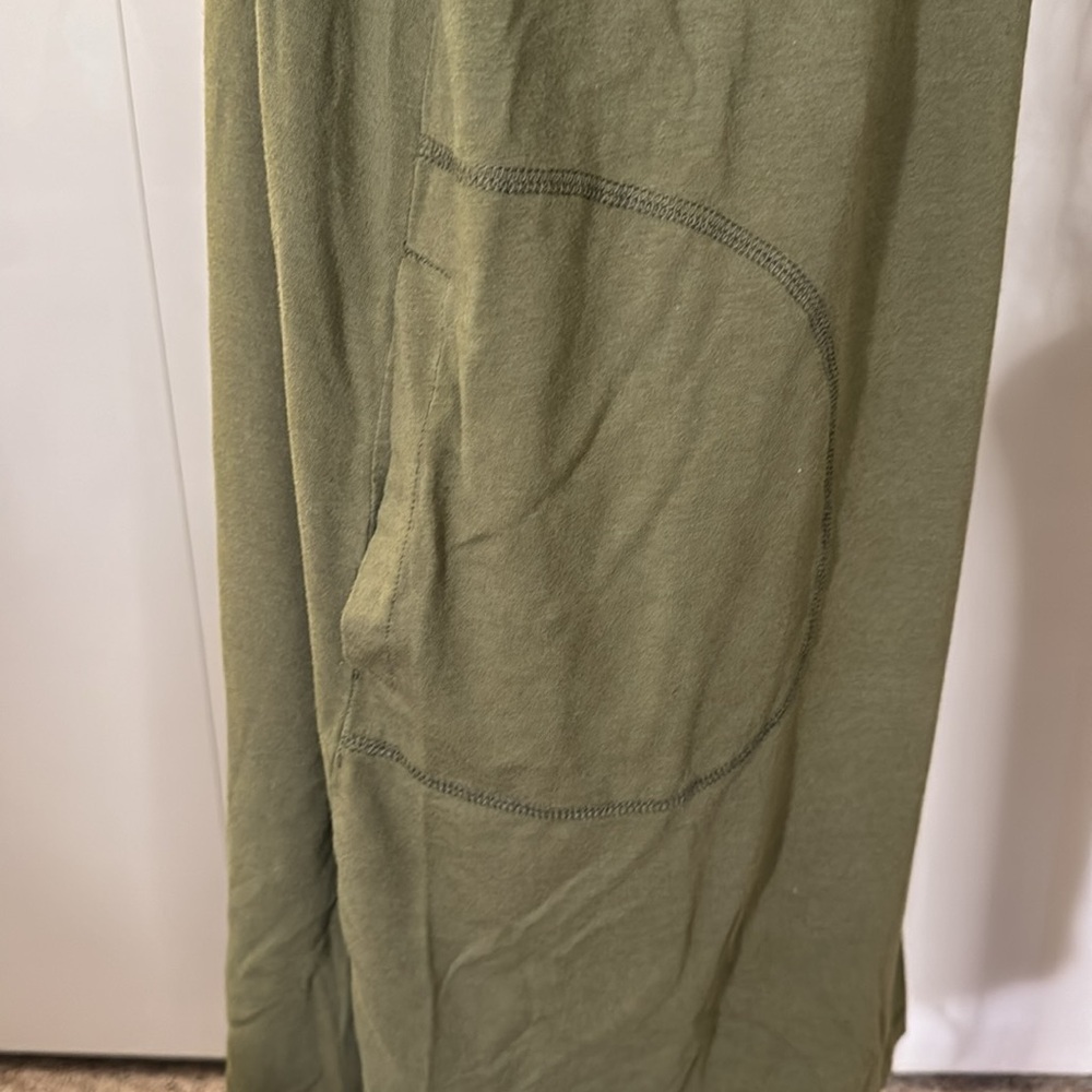 D & co beach green sleeveless Mitty scoop neck dress with pockets - Picture 5 of 6